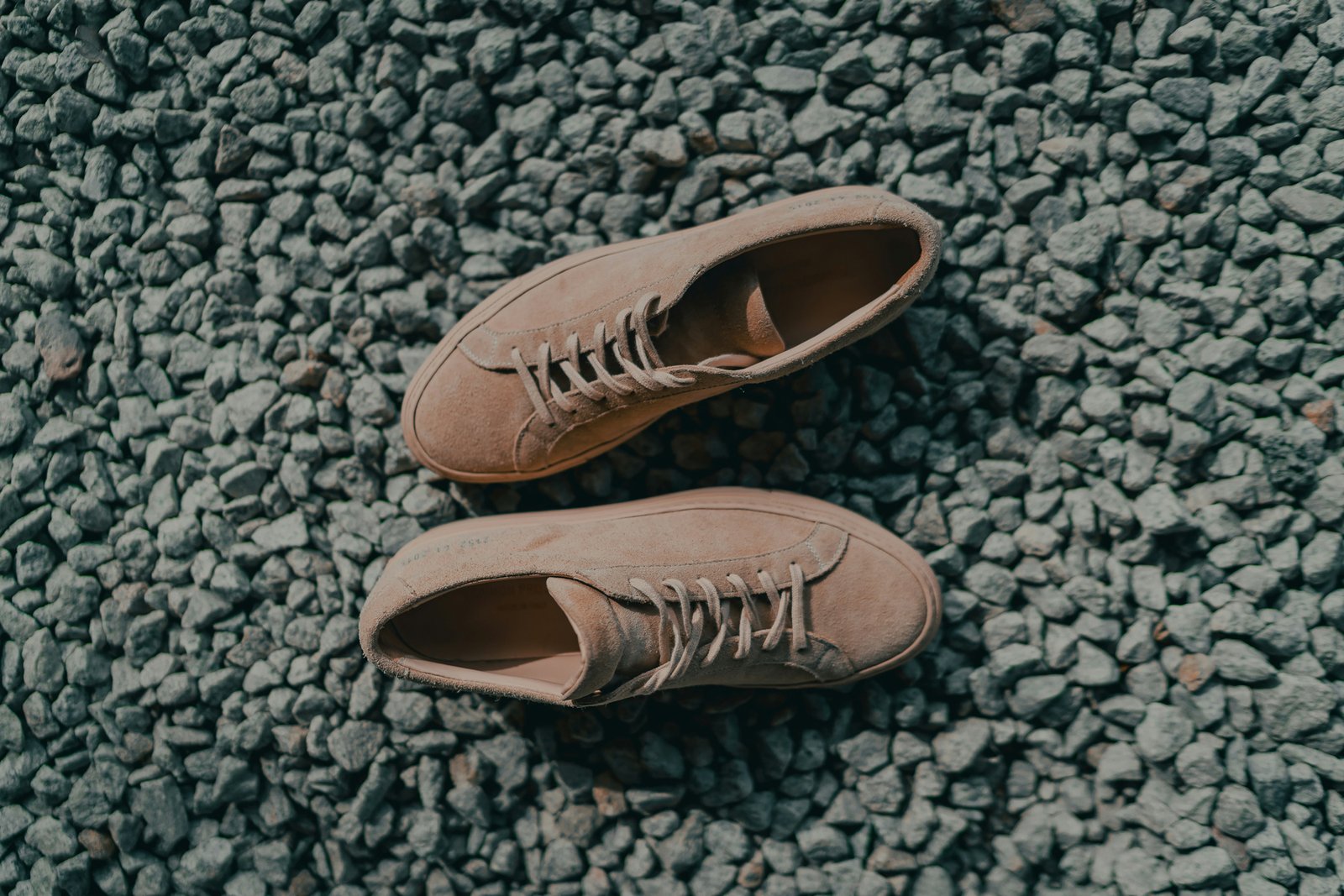 Stark verschmutzte Wildlederschuhe